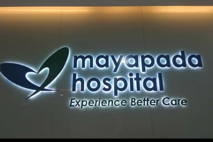Papan nama huruf timbul backlit Mayapada Hospital, proyek signage Millenia Art